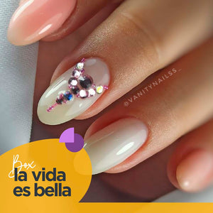 Manicure rusa con cristales