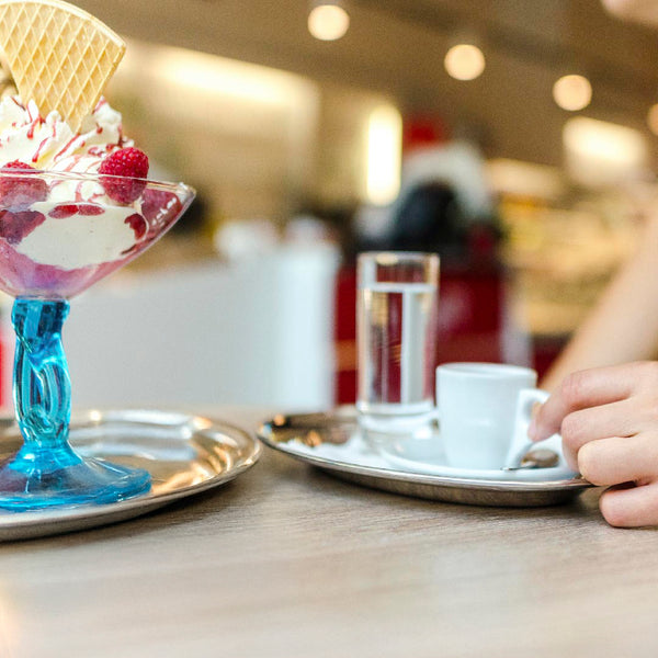 Juegos y café helado