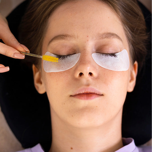 Lifting con tintura + Manicure permanente