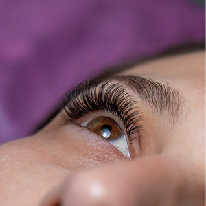 Lifting pestañas + uñas permanentes