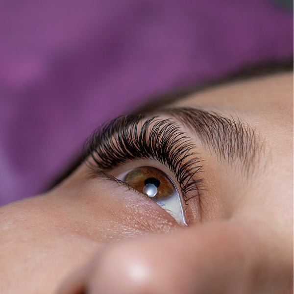 Lifting pestañas + uñas permanentes