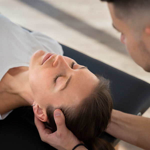 Para Dos: Masaje craneal para el Descanso Mental