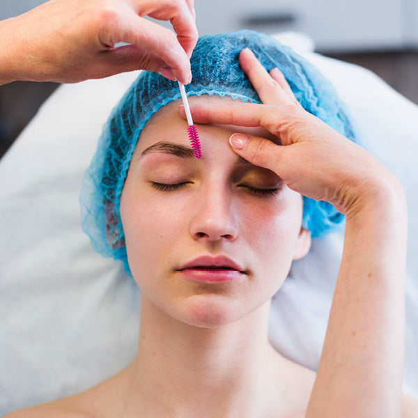 ⁠Perfilado de cejas + Depilación de bozo